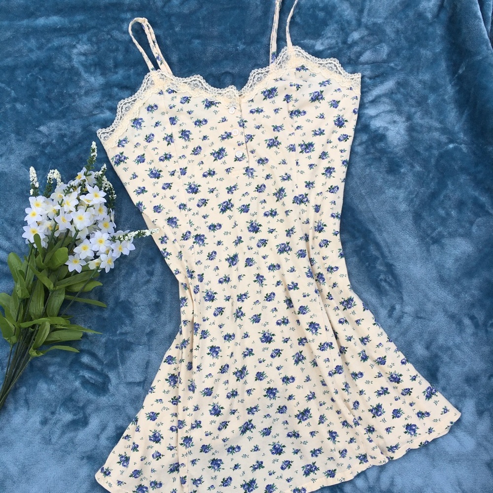 🌸Vintage Victoria’s Secret Chemise🌸